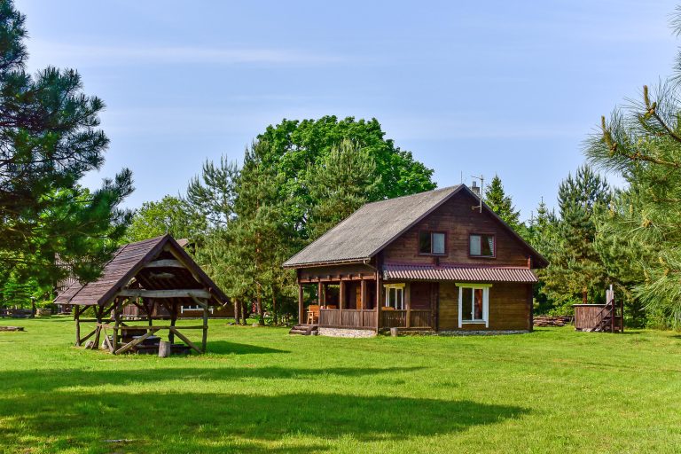 12 vietų rąstinis namas (namo plotas 100 m2)