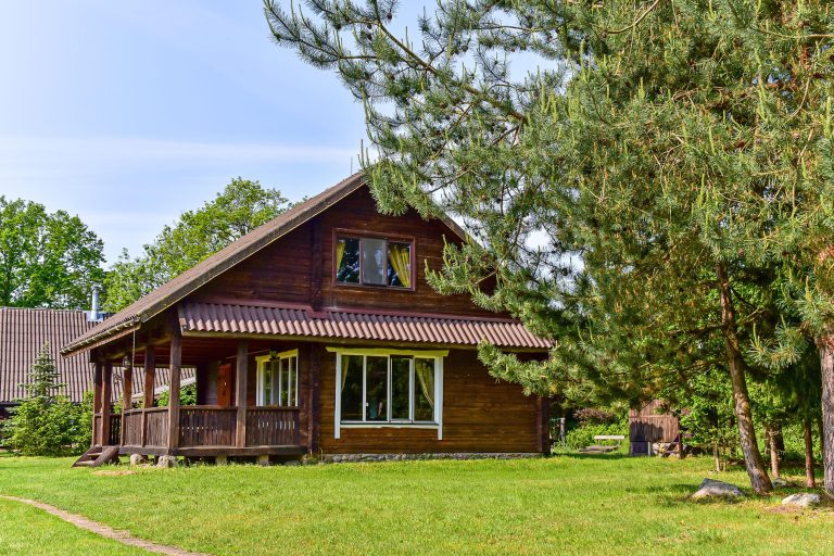 8 vietų rąstinis namas (namo plotas 80 m2)